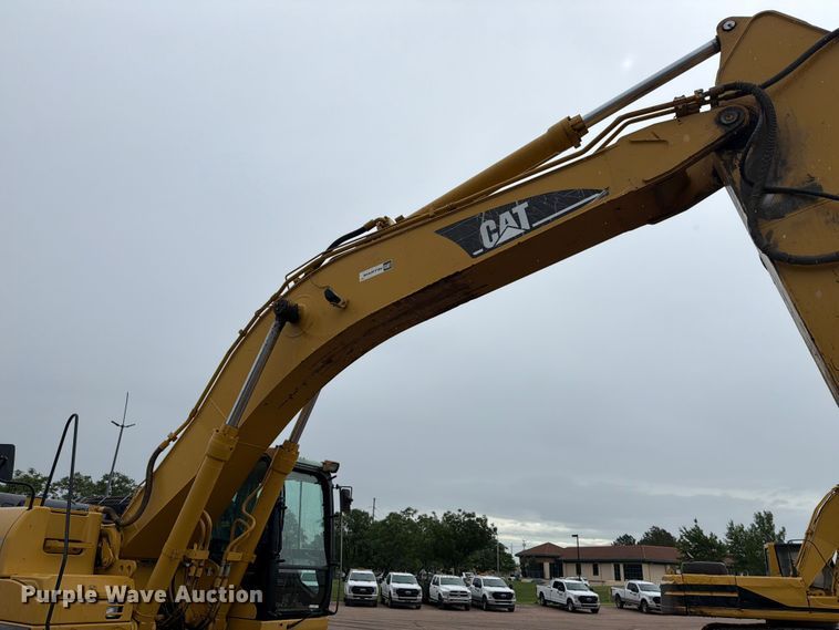 image for item NA9387 2006 Caterpillar 330D excavator