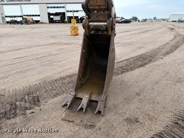 image for item NA9387 2006 Caterpillar 330D excavator