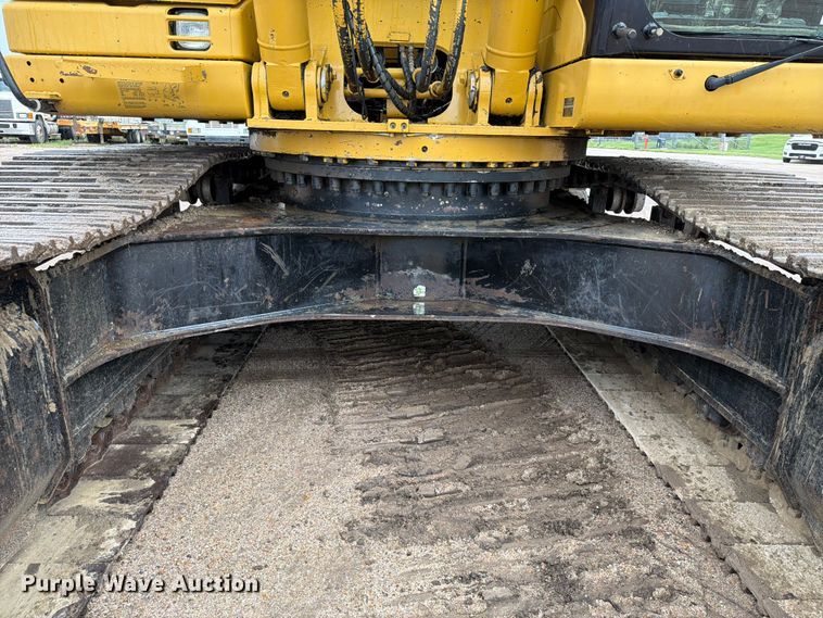 image for item NA9387 2006 Caterpillar 330D excavator