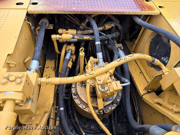 image for item NA9387 2006 Caterpillar 330D excavator