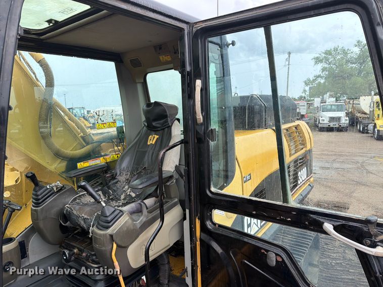 image for item NA9387 2006 Caterpillar 330D excavator