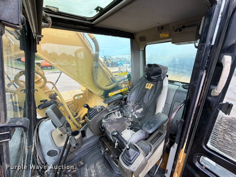 image for item NA9387 2006 Caterpillar 330D excavator