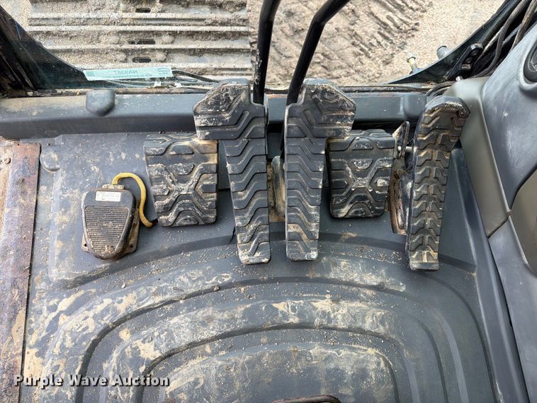 image for item NA9387 2006 Caterpillar 330D excavator
