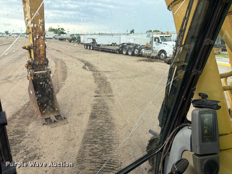 image for item NA9387 2006 Caterpillar 330D excavator
