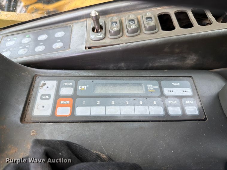 image for item NA9387 2006 Caterpillar 330D excavator