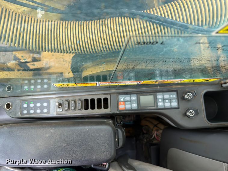 image for item NA9387 2006 Caterpillar 330D excavator