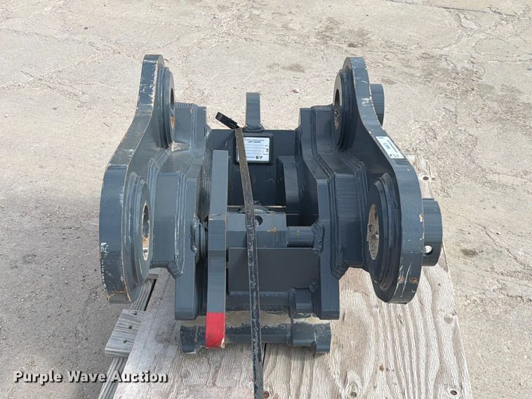 image for item NA9479 JRB 330CLC quick coupler