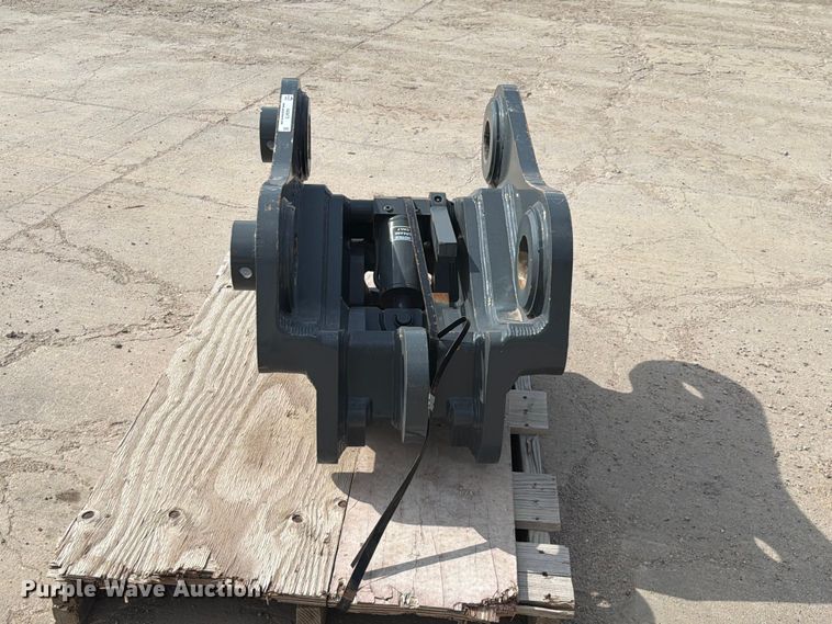 image for item NA9479 JRB 330CLC quick coupler