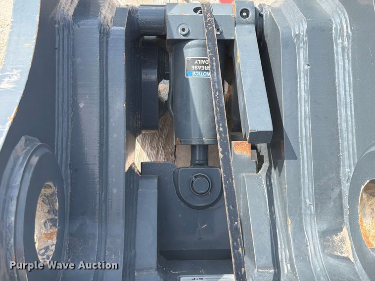 image for item NA9479 JRB 330CLC quick coupler