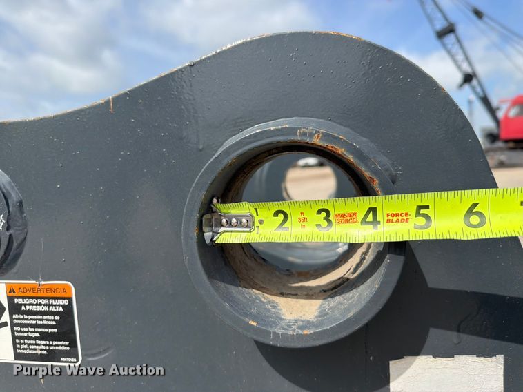 image for item NA9479 JRB 330CLC quick coupler