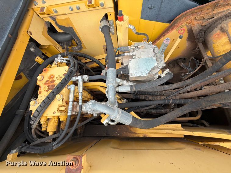 image for item NA9481 2012 Komatsu HB215LC-1 Hybrid excavator