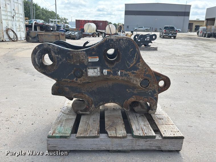 image for item NA9485 2022 JRB PowerLatch quick coupler