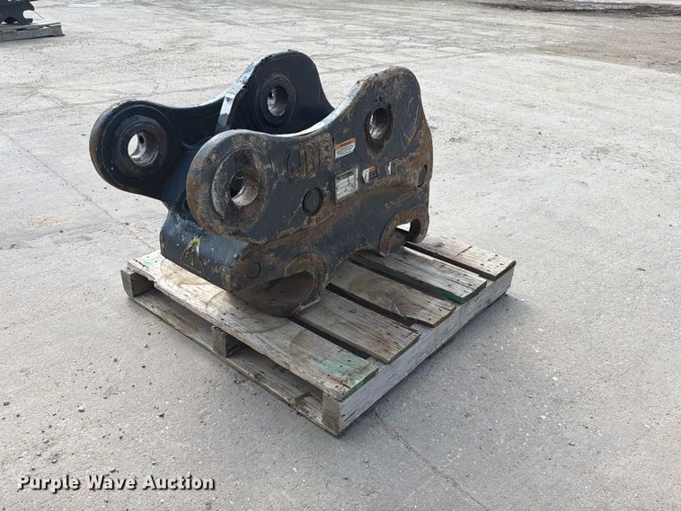 image for item NA9485 2022 JRB PowerLatch quick coupler