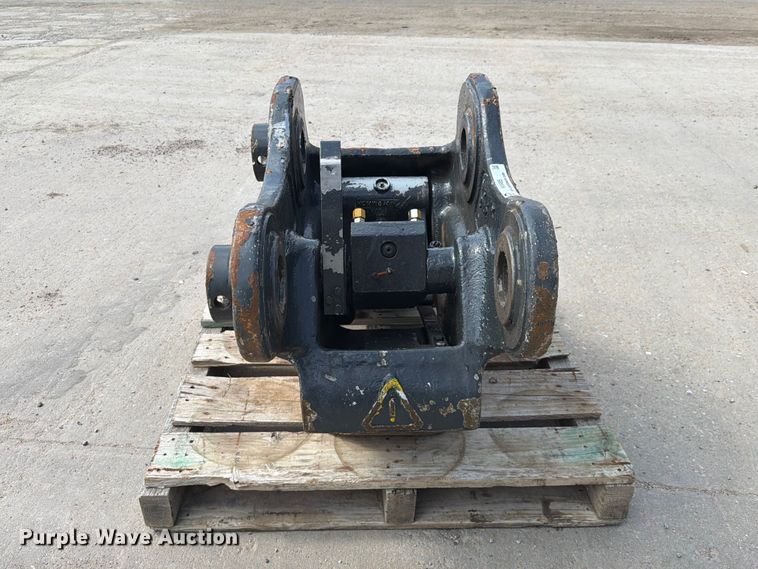 image for item NA9485 2022 JRB PowerLatch quick coupler