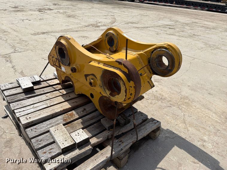 image for item NA9487 Caterpillar quick coupler