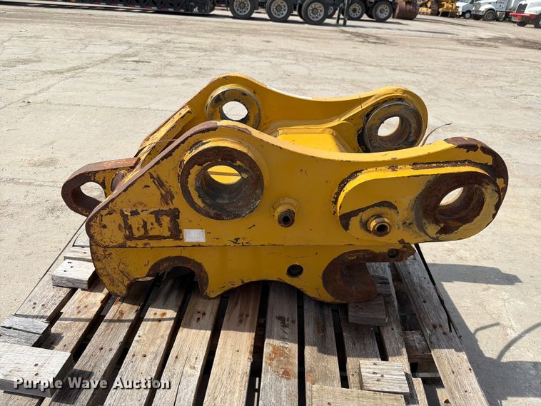 image for item NA9487 Caterpillar quick coupler