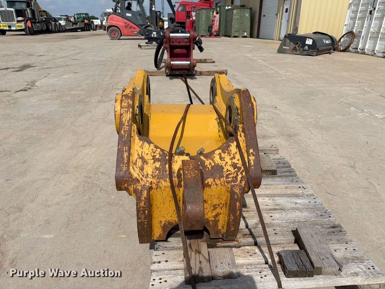 image for item NA9487 Caterpillar quick coupler