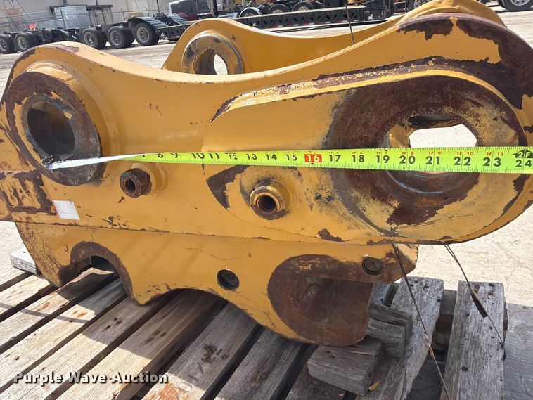 image for item NA9487 Caterpillar quick coupler
