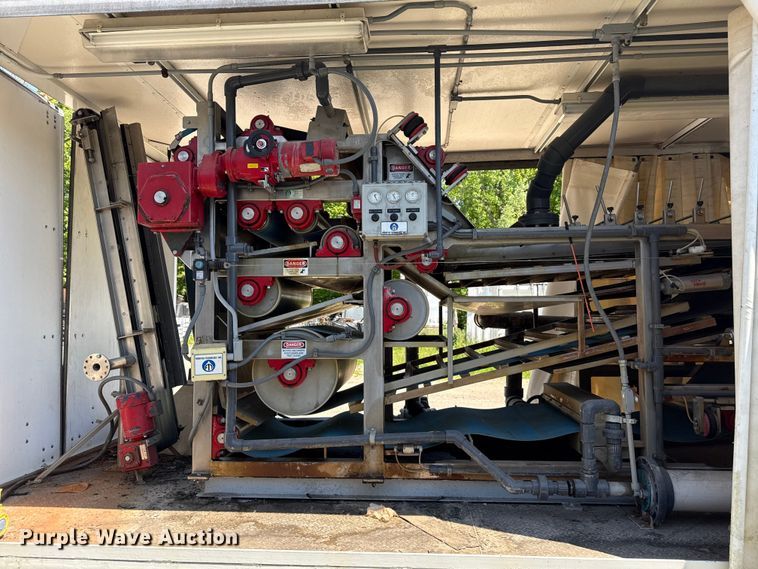 image for item ND9483 1996 ECONOLINE FTXI3200 portable belt press trailer