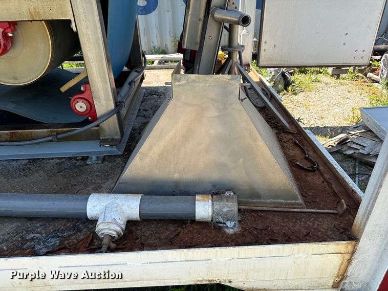 image for item ND9483 1996 ECONOLINE FTXI3200 portable belt press trailer