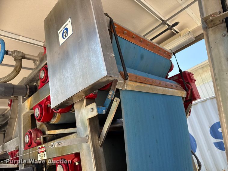 image for item ND9483 1996 ECONOLINE FTXI3200 portable belt press trailer