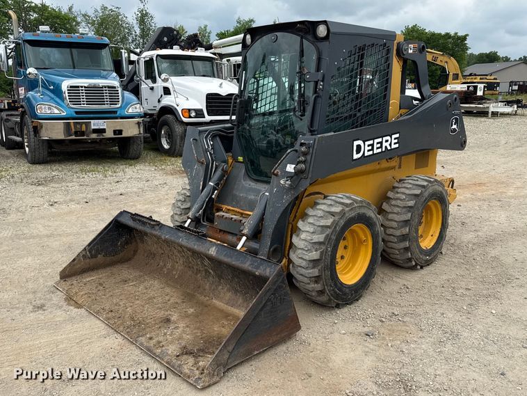 image for item ND9504 2017 John Deere 324E skid steer loader