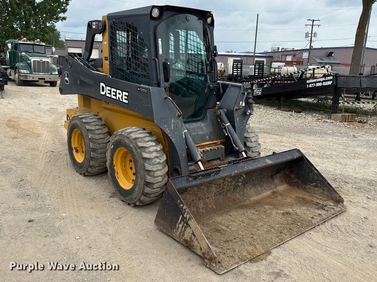 image for item ND9504 2017 John Deere 324E skid steer loader