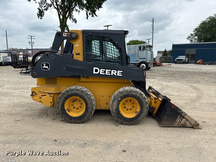 image for item ND9504 2017 John Deere 324E skid steer loader