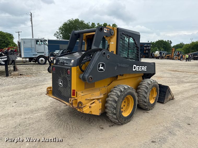 image for item ND9504 2017 John Deere 324E skid steer loader