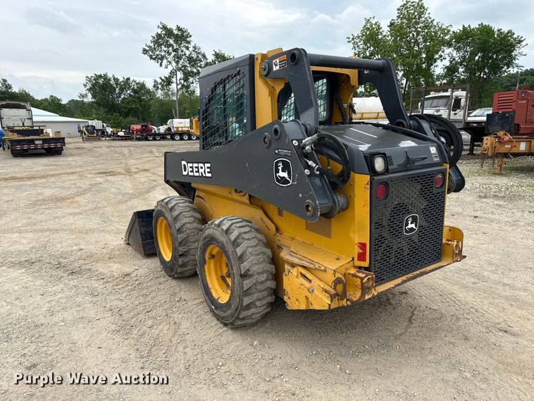 image for item ND9504 2017 John Deere 324E skid steer loader