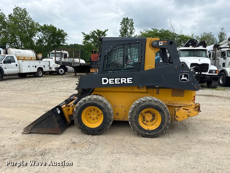image for item ND9504 2017 John Deere 324E skid steer loader