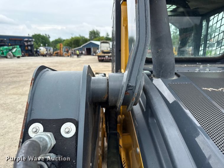 image for item ND9504 2017 John Deere 324E skid steer loader