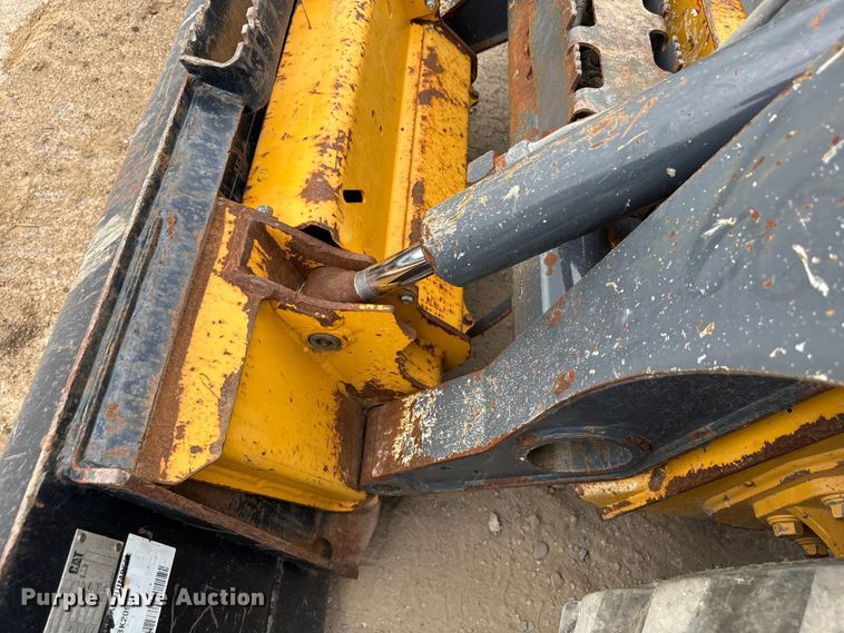 image for item ND9504 2017 John Deere 324E skid steer loader