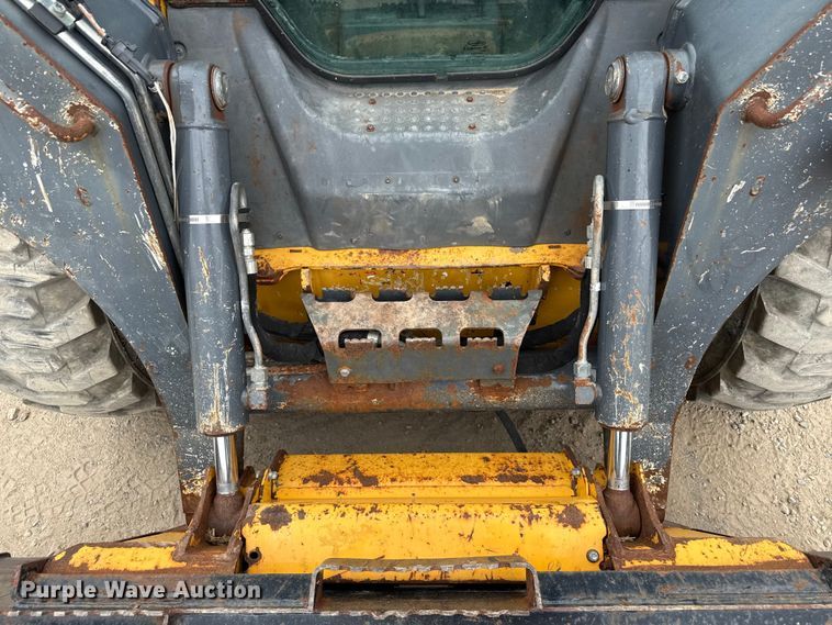 image for item ND9504 2017 John Deere 324E skid steer loader