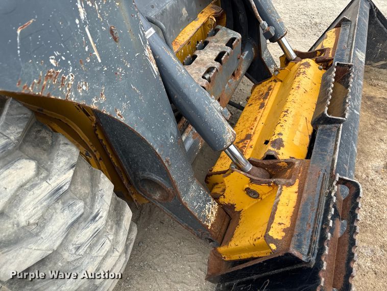image for item ND9504 2017 John Deere 324E skid steer loader