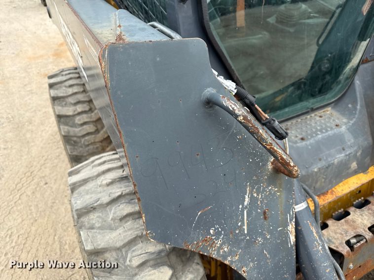image for item ND9504 2017 John Deere 324E skid steer loader