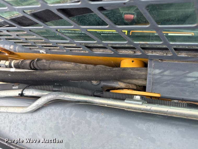 image for item ND9504 2017 John Deere 324E skid steer loader