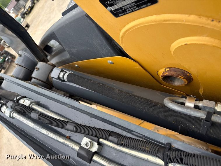 image for item ND9504 2017 John Deere 324E skid steer loader