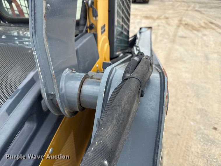 image for item ND9504 2017 John Deere 324E skid steer loader