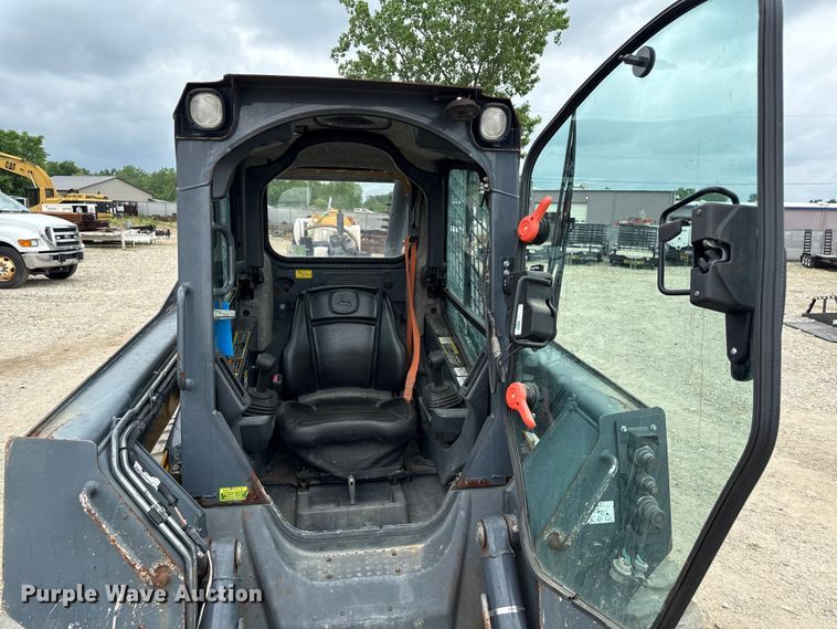 image for item ND9504 2017 John Deere 324E skid steer loader