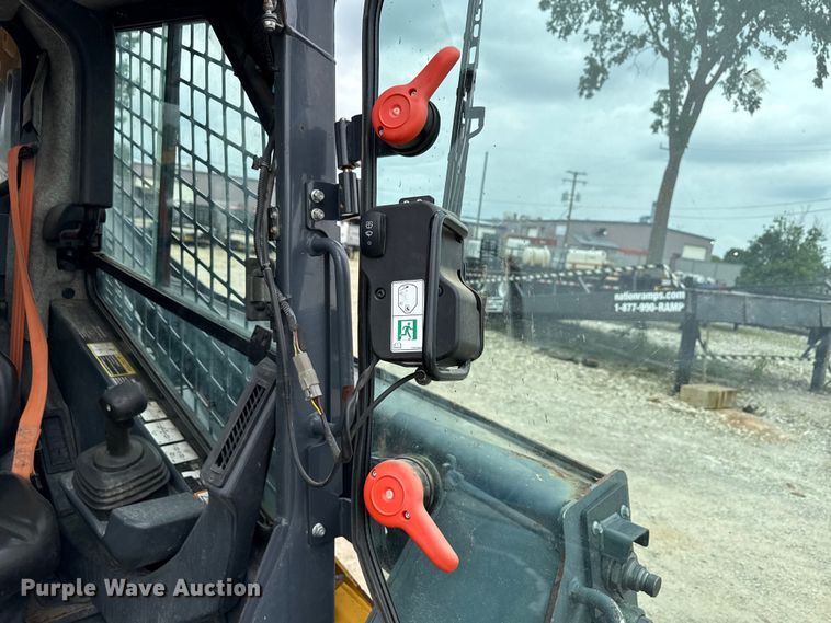 image for item ND9504 2017 John Deere 324E skid steer loader