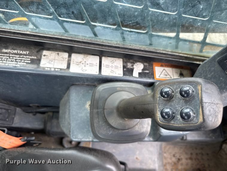 image for item ND9504 2017 John Deere 324E skid steer loader