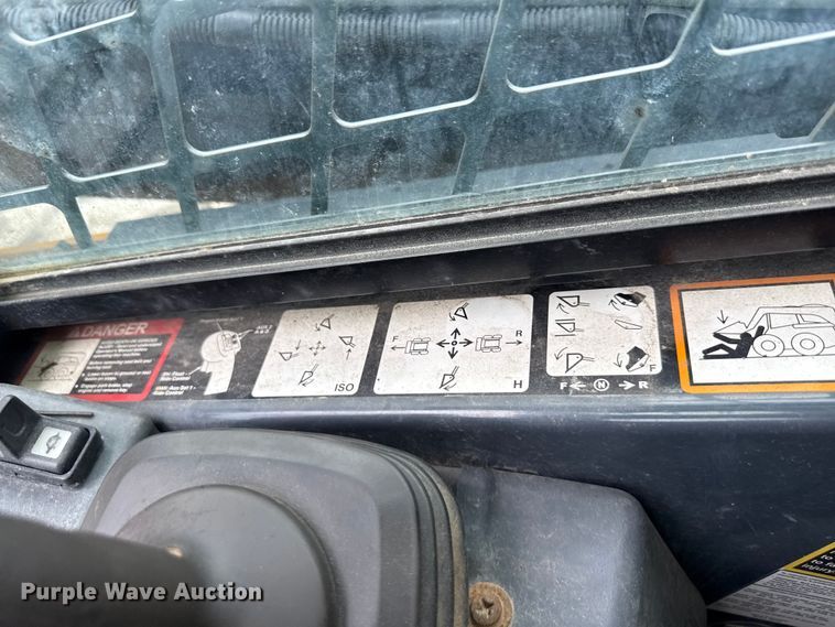 image for item ND9504 2017 John Deere 324E skid steer loader