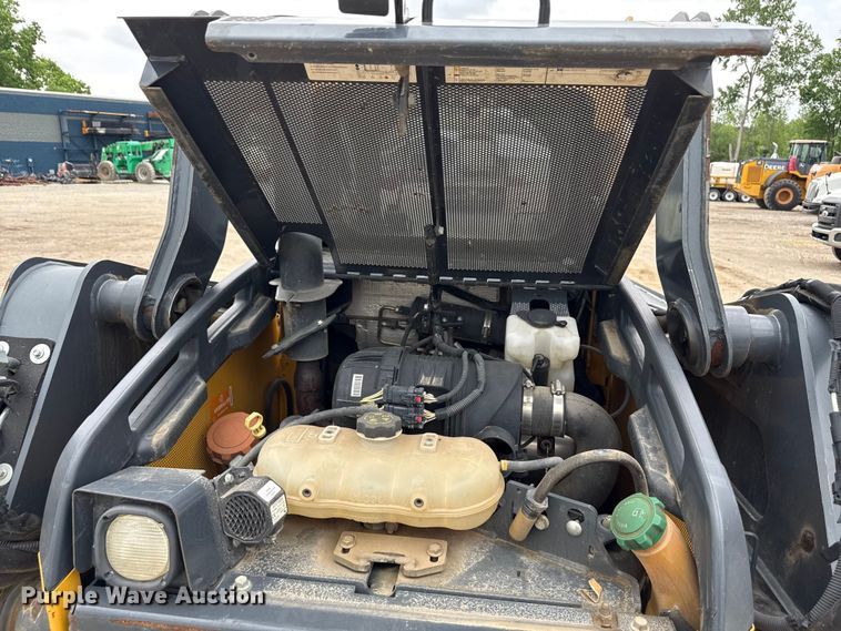 image for item ND9504 2017 John Deere 324E skid steer loader