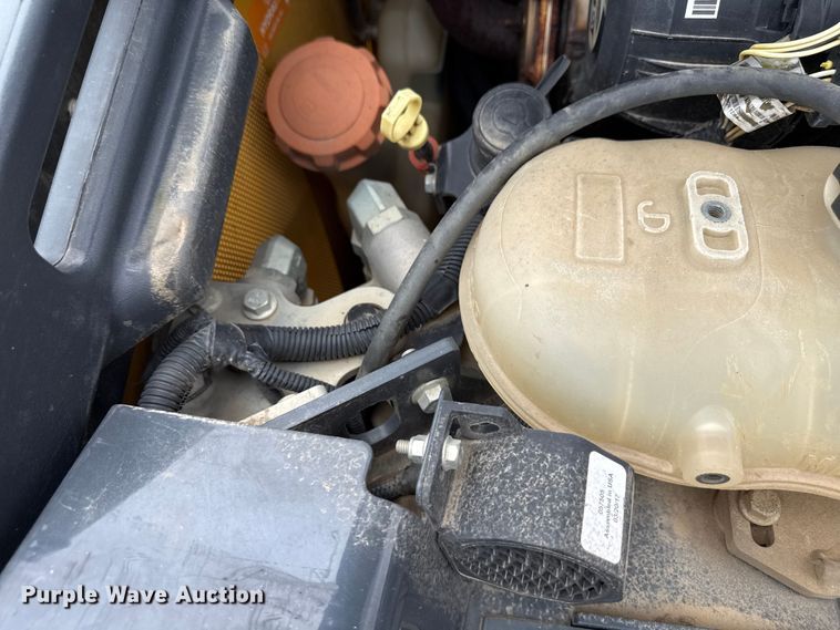 image for item ND9504 2017 John Deere 324E skid steer loader