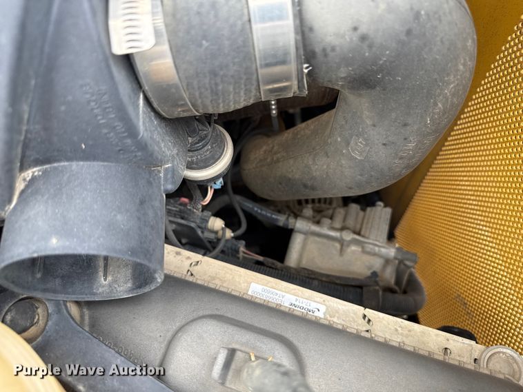 image for item ND9504 2017 John Deere 324E skid steer loader