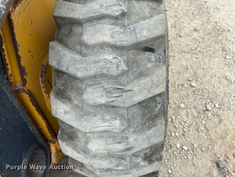 image for item ND9504 2017 John Deere 324E skid steer loader