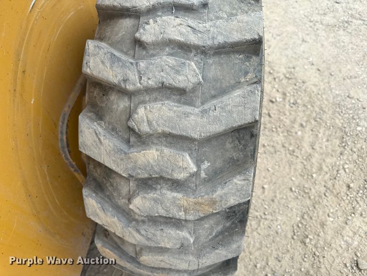 image for item ND9504 2017 John Deere 324E skid steer loader