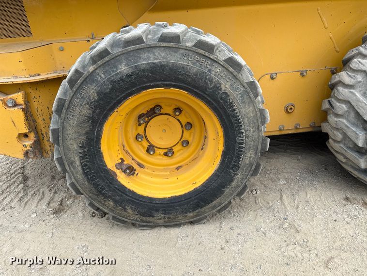 image for item ND9504 2017 John Deere 324E skid steer loader