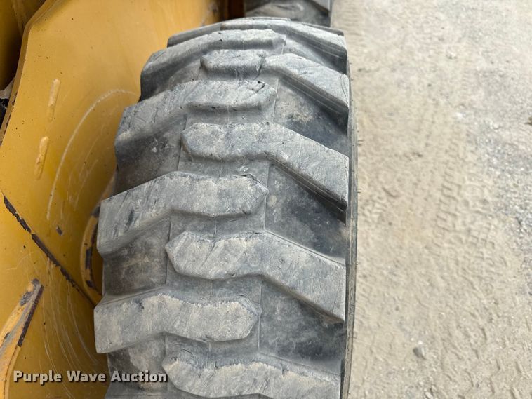 image for item ND9504 2017 John Deere 324E skid steer loader